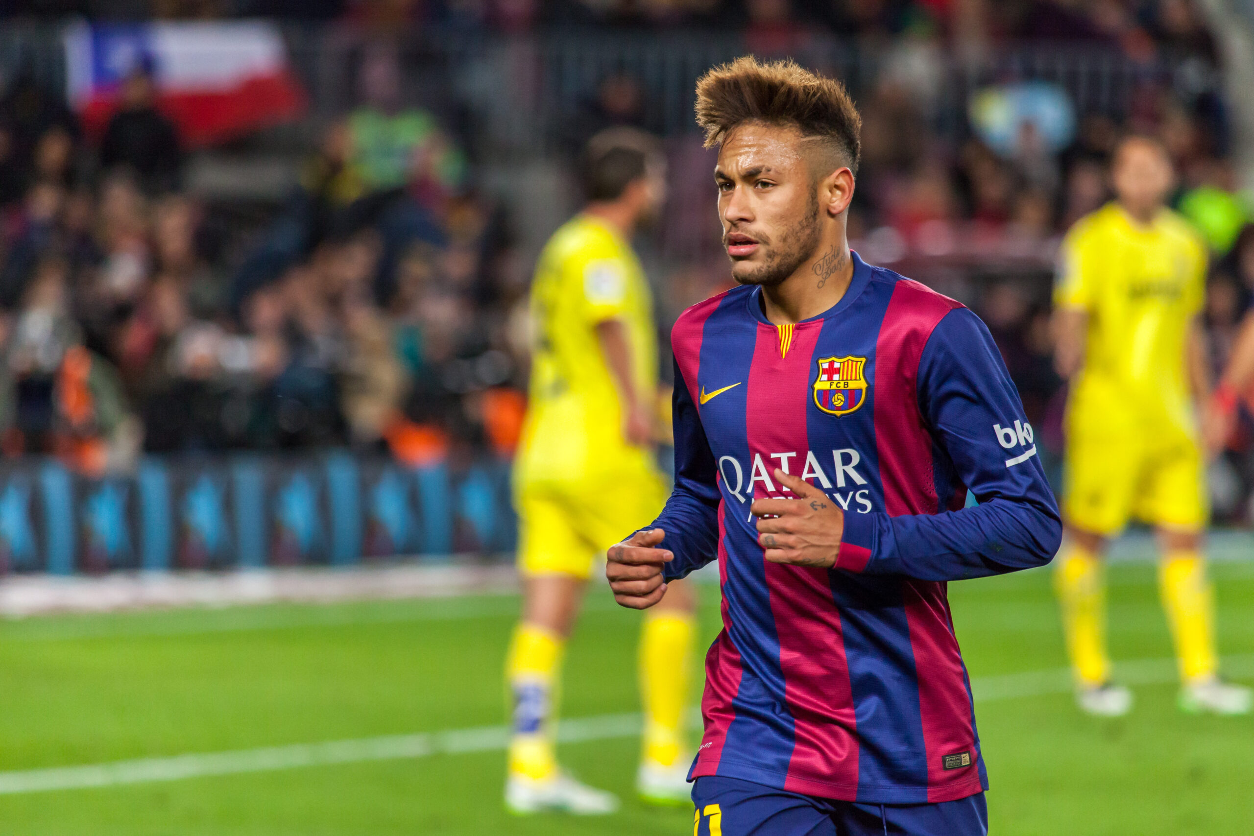  Neymar injured ahead of a big cup match. Conspiracies arise about him.