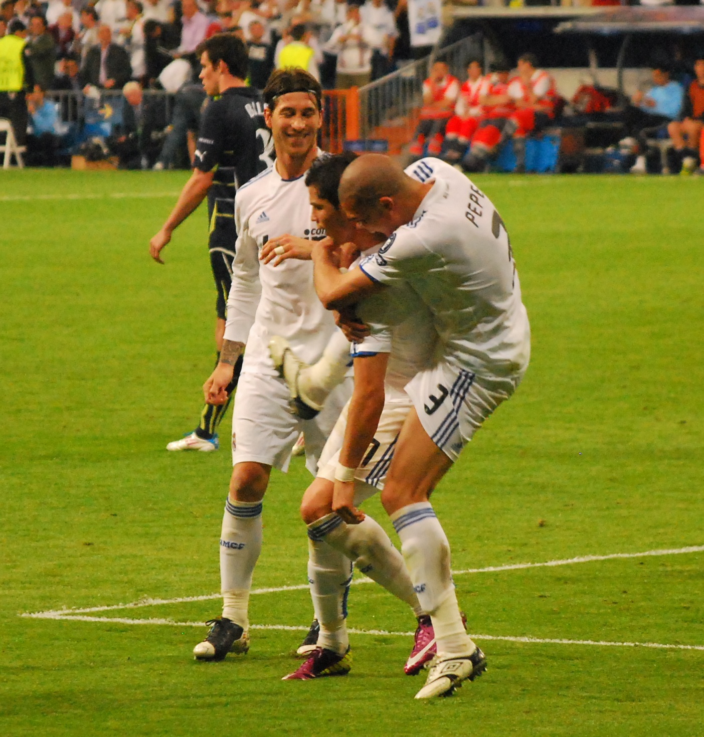  Cristiano face his Portugese and Real Madrid friend on pitch